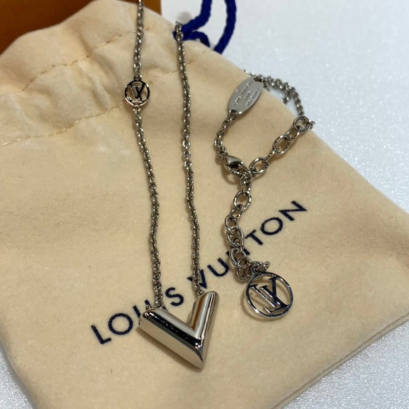 LV V字項鍊 銀色 M63197 93成新-2