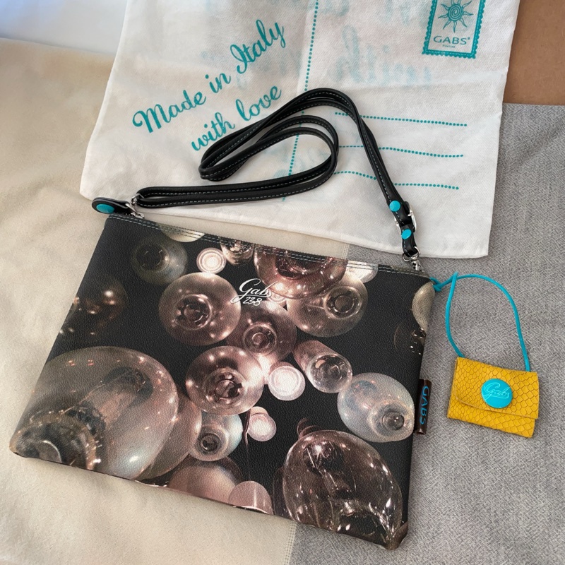 💯 正貨❗️【Gabs】multi function clutch bag。彩print真皮多用途袋-0