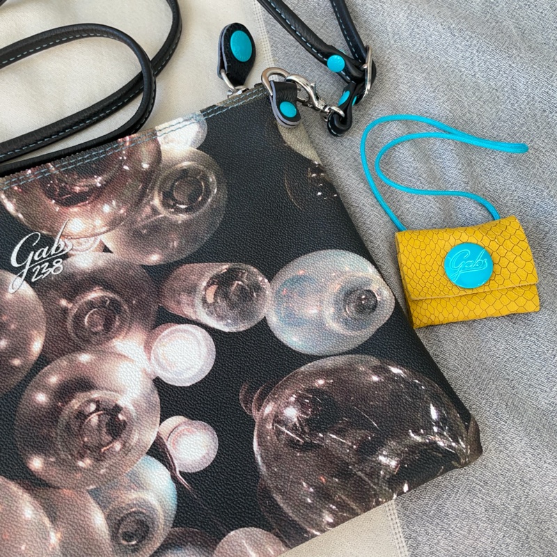 💯 正貨❗️【Gabs】multi function clutch bag。彩print真皮多用途袋-5