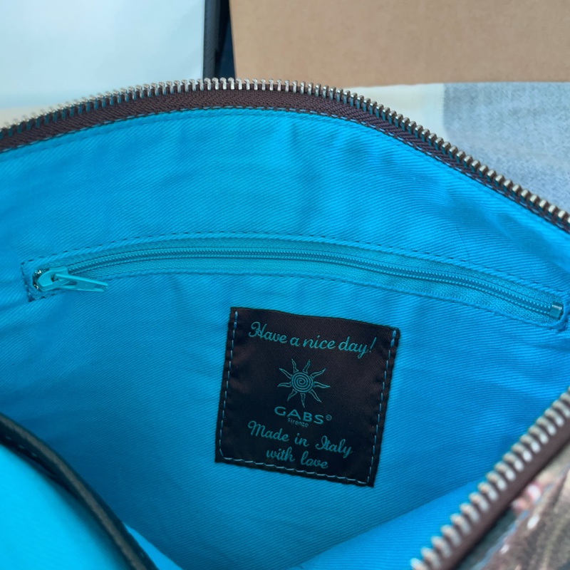 💯 正貨❗️【Gabs】multi function clutch bag。彩print真皮多用途袋-7