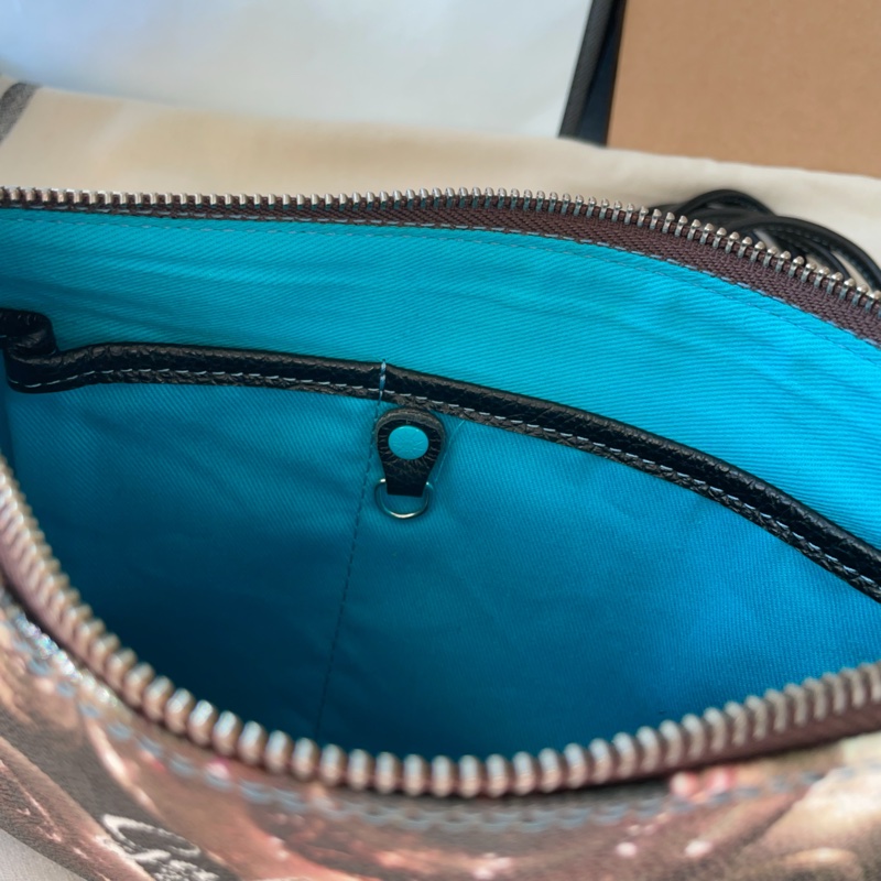 💯 正貨❗️【Gabs】multi function clutch bag。彩print真皮多用途袋-8