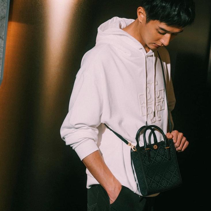 Tory Burch 全新黑金老花琴譜包-0