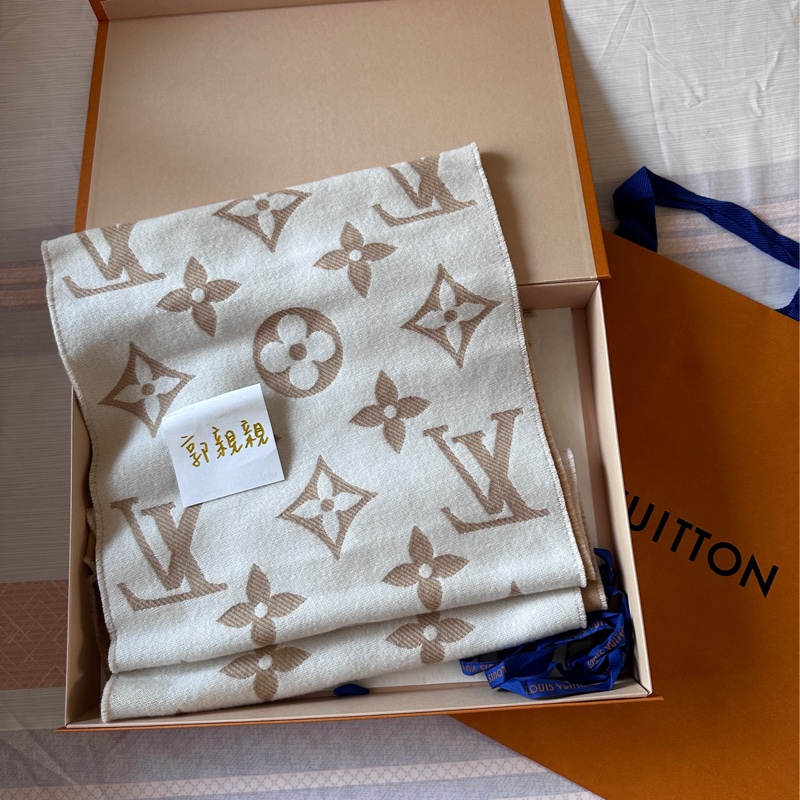 LV滿版老花圍巾-1