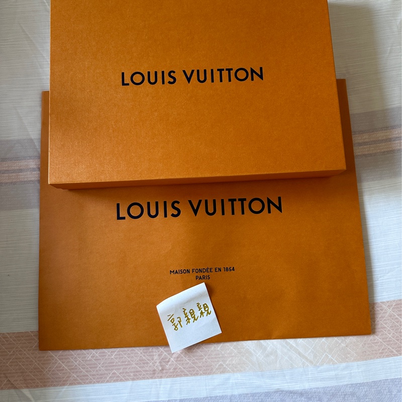 LV滿版老花圍巾-3