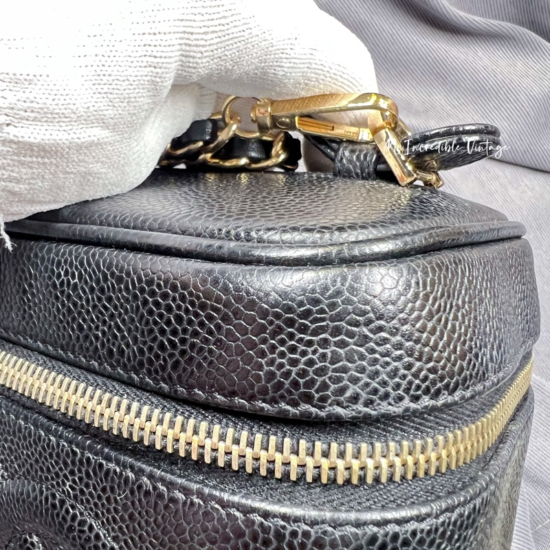 Chanel黑金荔枝皮化妝袋-12