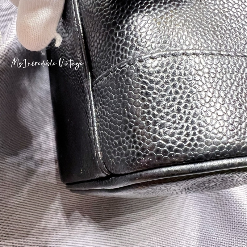 Chanel黑金荔枝皮化妝袋-16