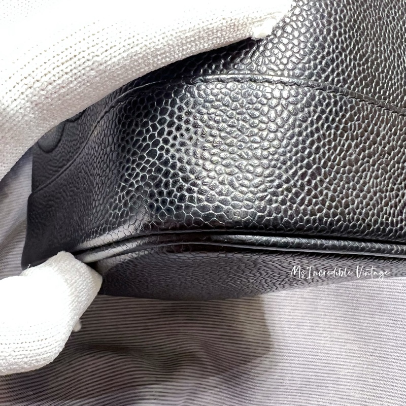 Chanel黑金荔枝皮化妝袋-18