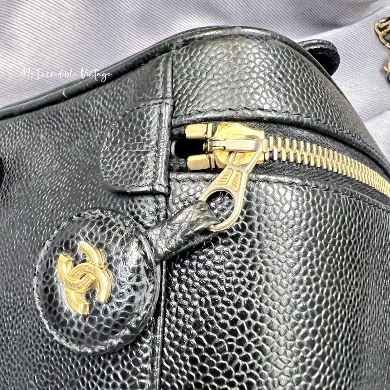 Chanel黑金荔枝皮化妝袋-22