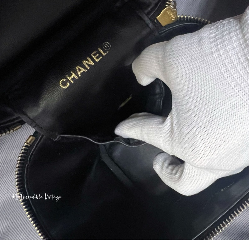 Chanel黑金荔枝皮化妝袋-23