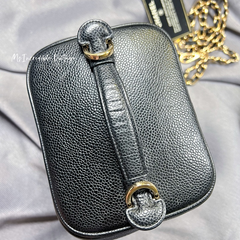 Chanel黑金荔枝皮化妝袋-26