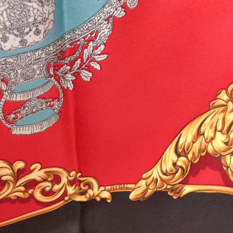 近全新專櫃正品✨Hermès 愛馬仕經典黑金紅歐風宮殿馬車圖騰90*90絲巾-6