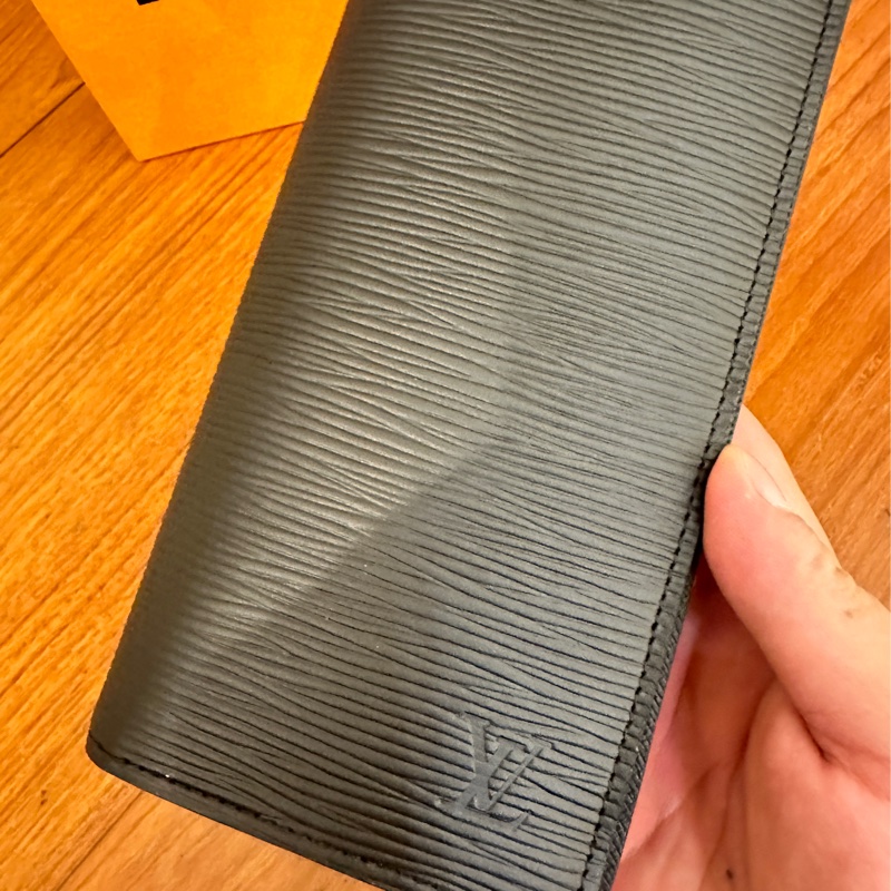 LV 黑EPI對開長夾-1