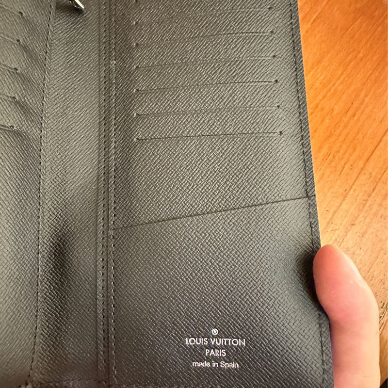 LV 黑EPI對開長夾-4