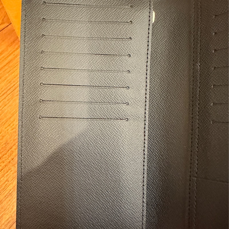 LV 黑EPI對開長夾-5