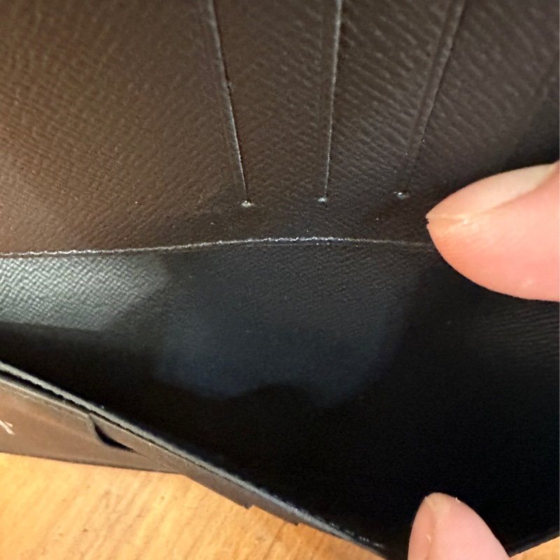 LV 黑EPI對開長夾-8