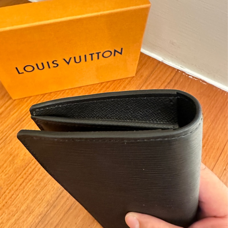 LV 黑EPI對開長夾-10
