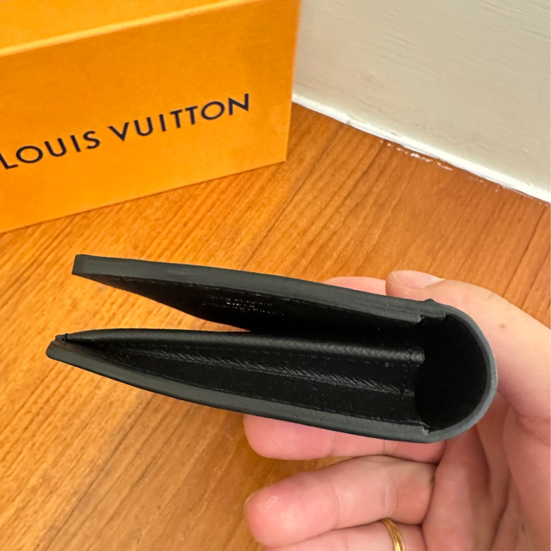 LV 黑EPI對開長夾-11