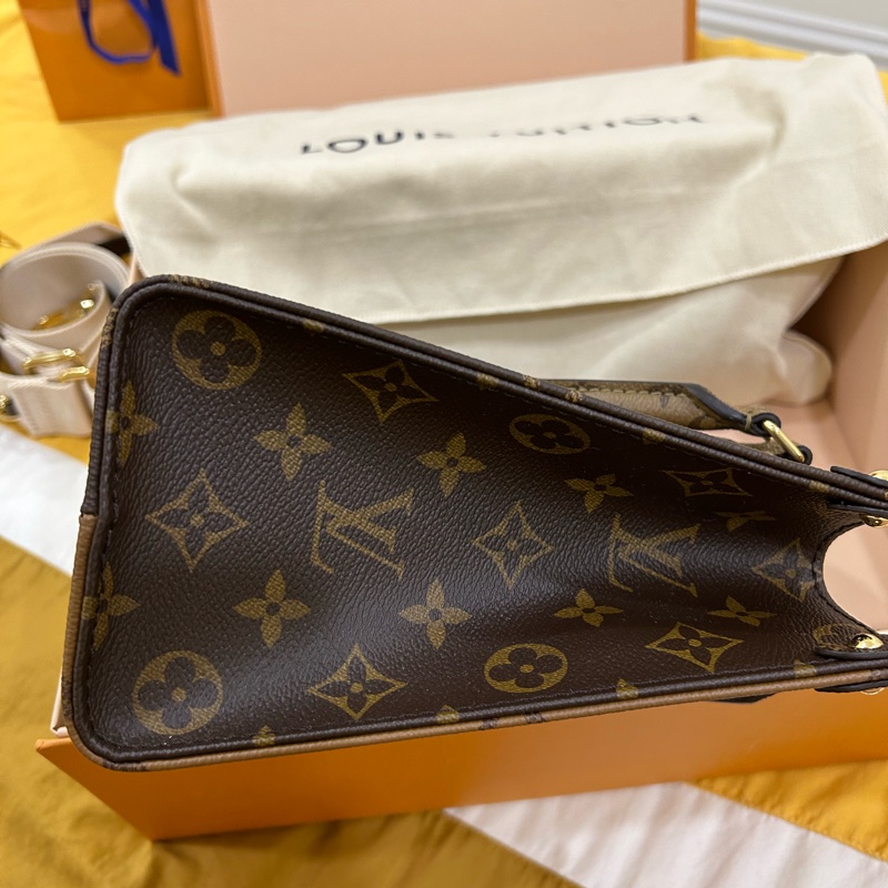 LV 全新onthego 小號/撞色拼接/款背帶+零錢包-23