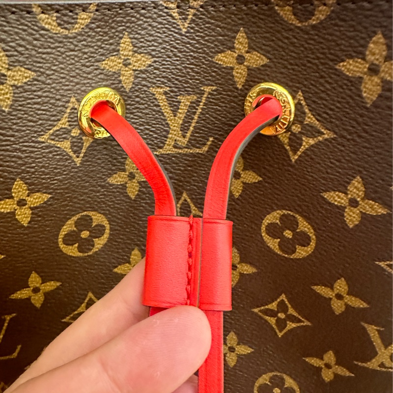 LV 花紋紅邊水桶包-7