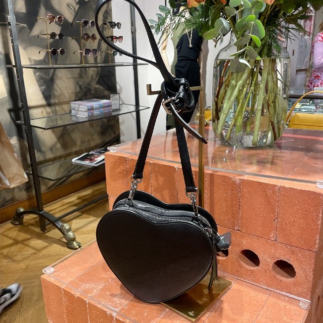 Vivienne Westwood Louise Heart 愛心漆皮包 黑色-2