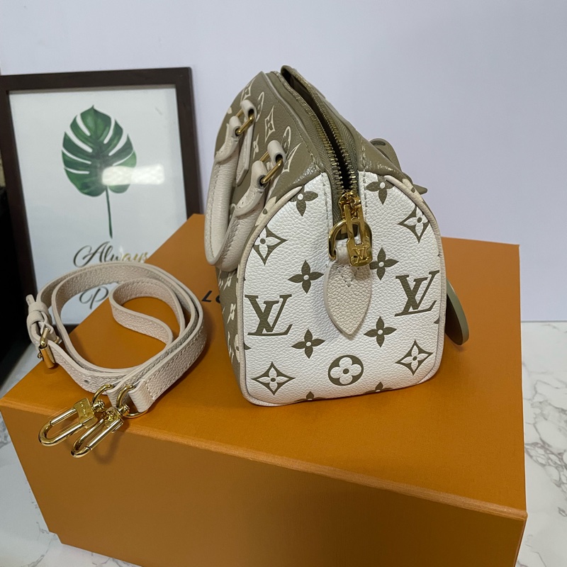 LV新款 SPEEDY 20cm抹茶綠奶油白牛皮壓紋波士頓包-1