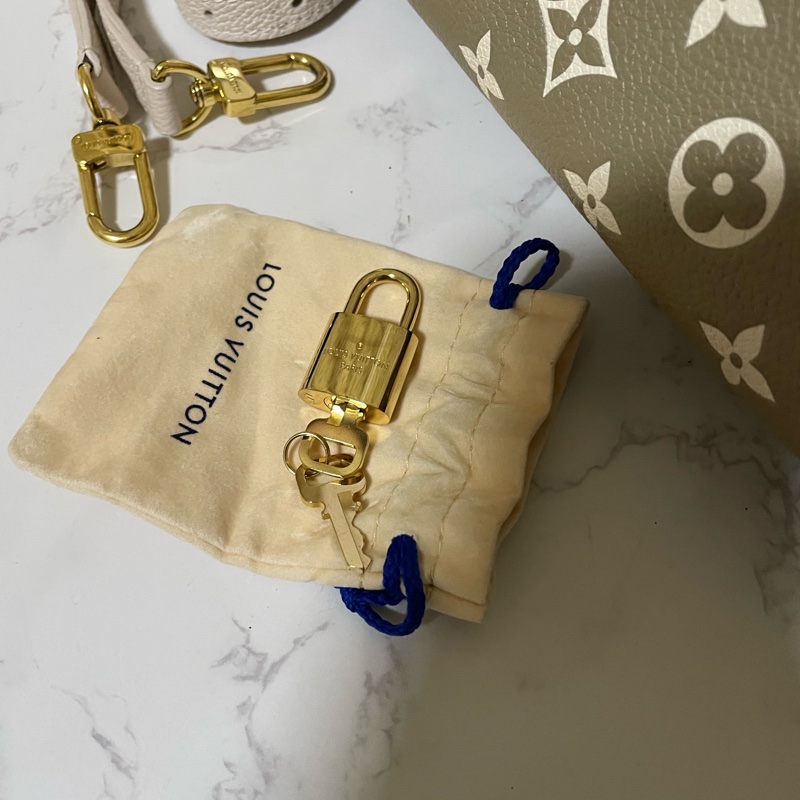 LV新款 SPEEDY 20cm抹茶綠奶油白牛皮壓紋波士頓包-4