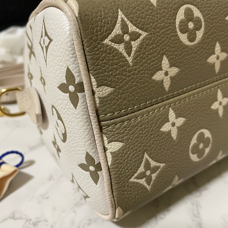 LV新款 SPEEDY 20cm抹茶綠奶油白牛皮壓紋波士頓包-5