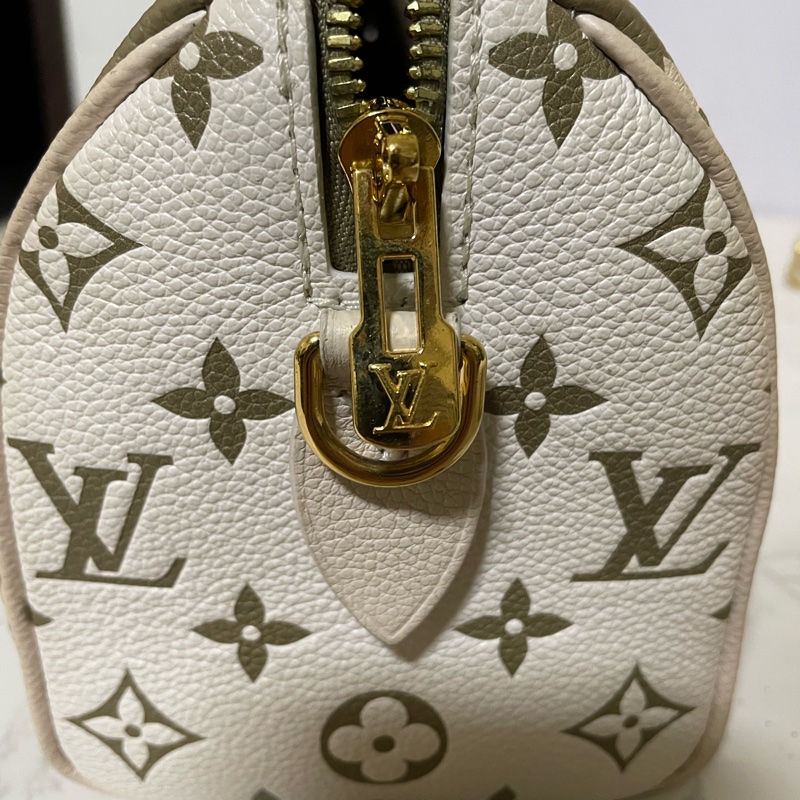 LV新款 SPEEDY 20cm抹茶綠奶油白牛皮壓紋波士頓包-7