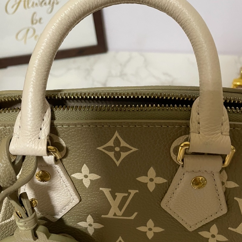 LV新款 SPEEDY 20cm抹茶綠奶油白牛皮壓紋波士頓包-8