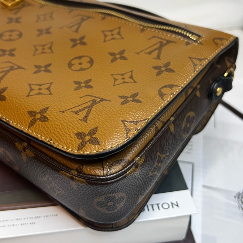 LV雙拼郵差包-10