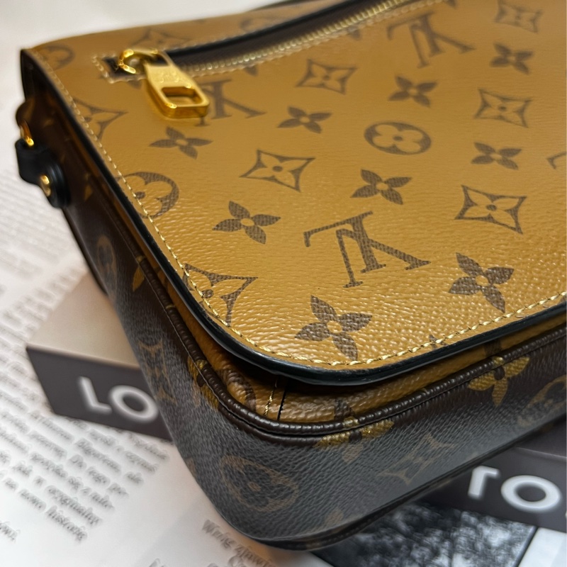 LV雙拼郵差包-11