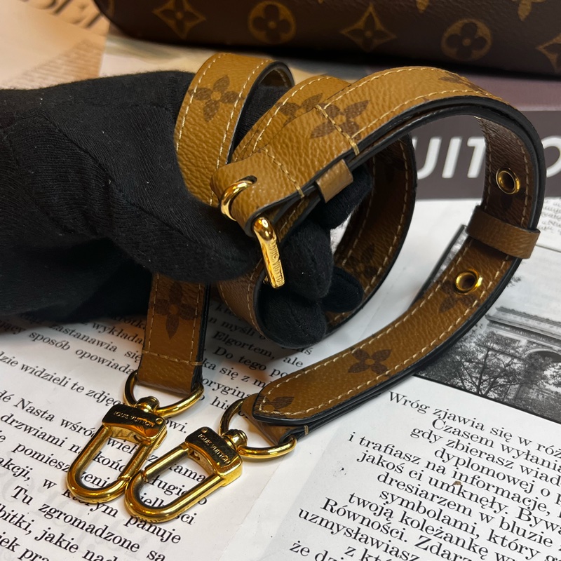 LV雙拼郵差包-22