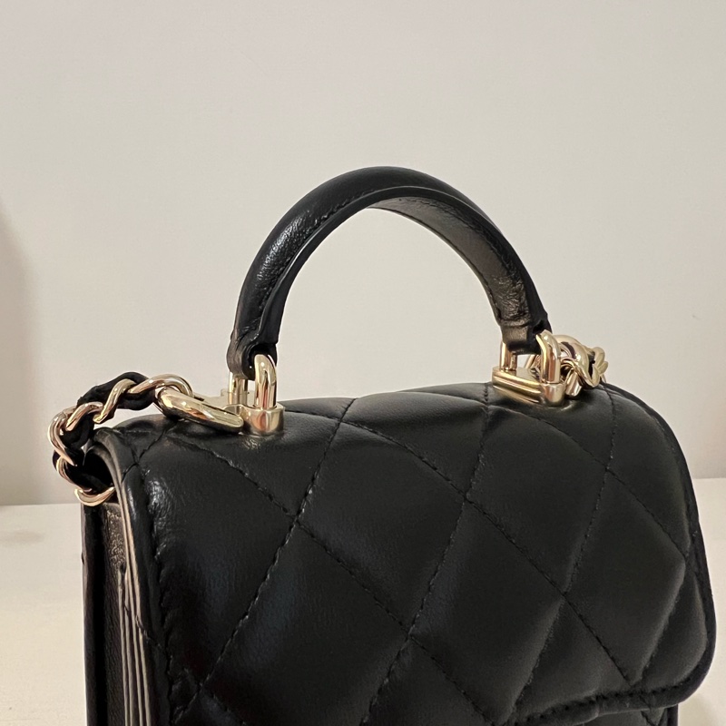 Chanel黑金羊皮迷你提把鏈子小包-2