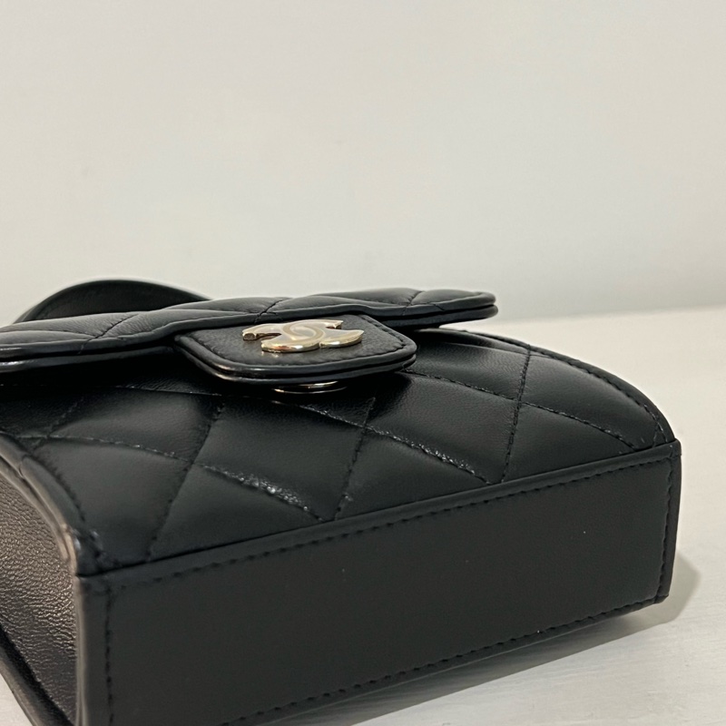 Chanel黑金羊皮迷你提把鏈子小包-3