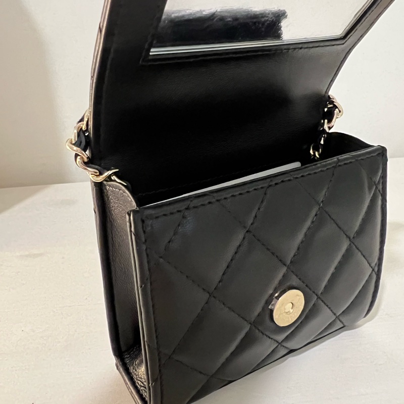 Chanel黑金羊皮迷你提把鏈子小包-5