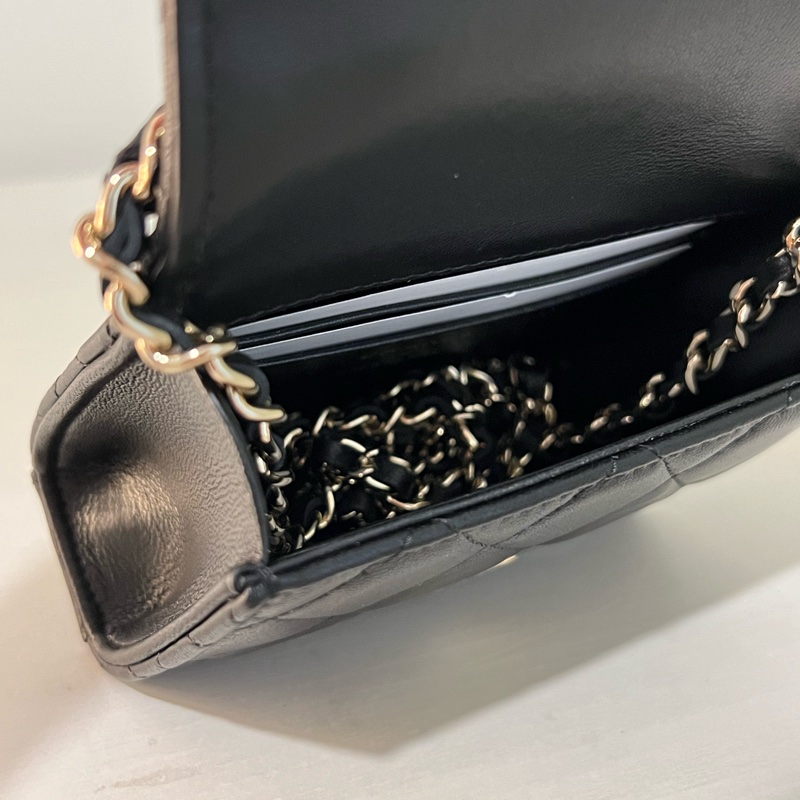 Chanel黑金羊皮迷你提把鏈子小包-6