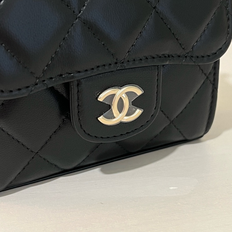 Chanel黑金羊皮迷你提把鏈子小包-7