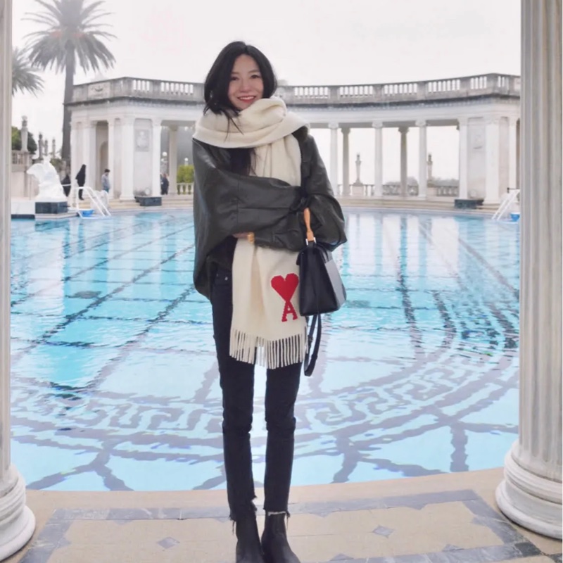 全新大全配有購證✨AMI PARIS 經典 LOGO 羊駝毛混紡流蘇大愛心紅心A❤️毛毛圍巾 披巾-0