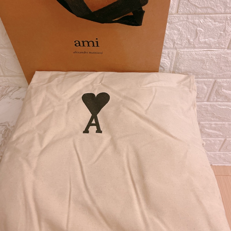全新大全配有購證✨AMI PARIS 經典 LOGO 羊駝毛混紡流蘇大愛心紅心A❤️毛毛圍巾 披巾-5