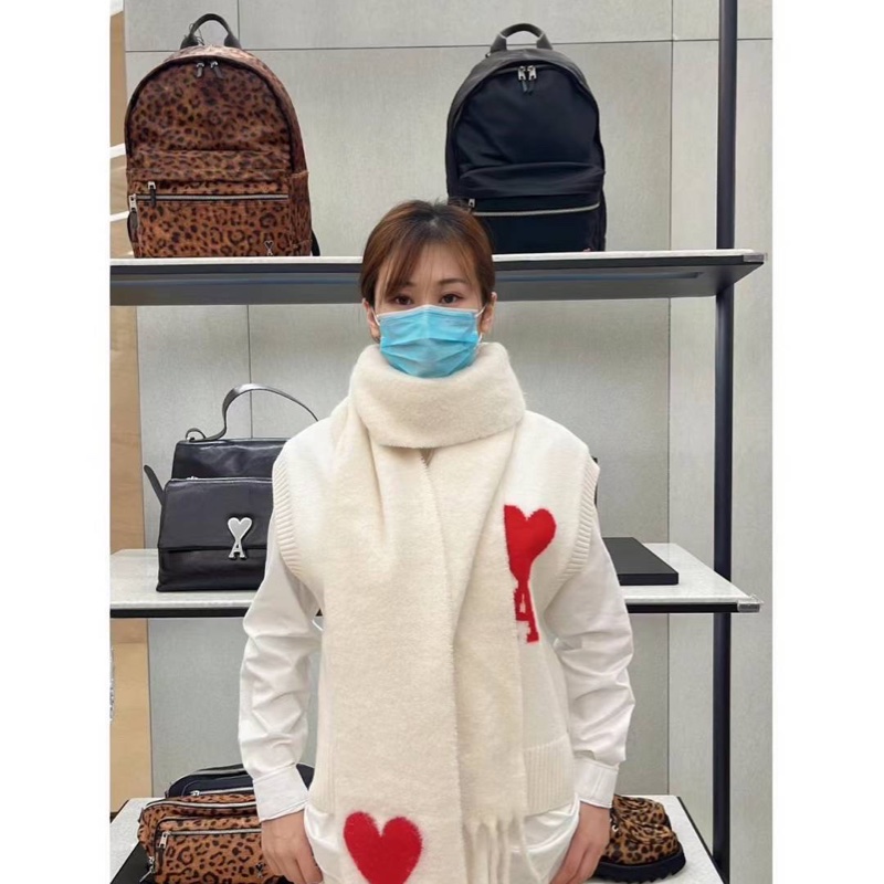 全新大全配有購證✨AMI PARIS 經典 LOGO 羊駝毛混紡流蘇大愛心紅心A❤️毛毛圍巾 披巾-6