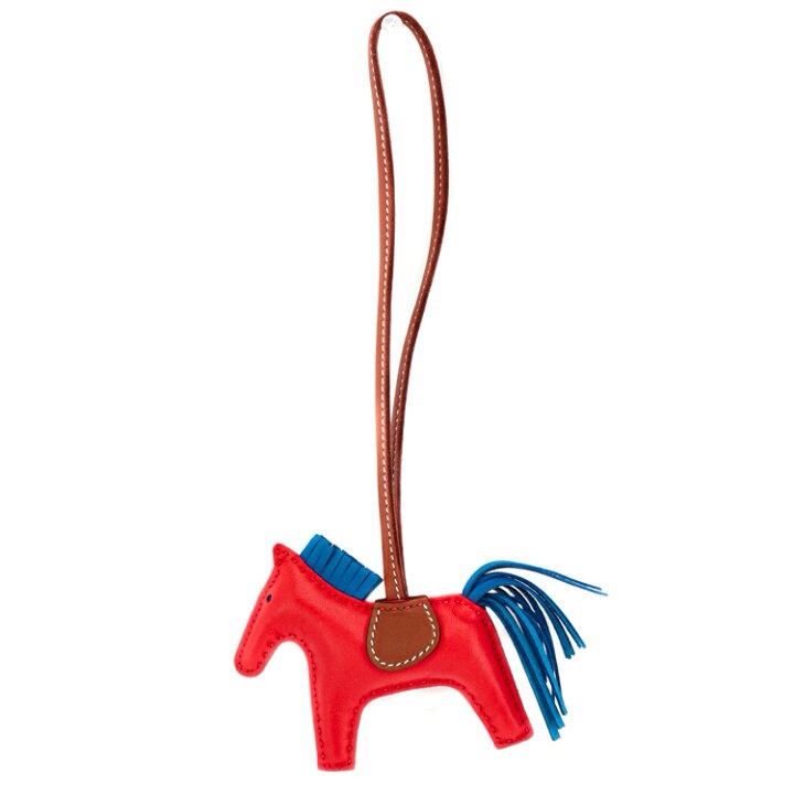 近新馬上有錢✨Hermes愛馬仕 Rodeo小羊皮手工馬兒吊飾超可愛的珊瑚紅拼接藍與棕色(中/橘紅/藍)-9