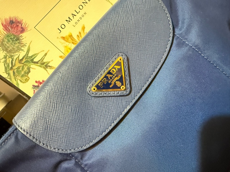 PRADA 經典側背包-1