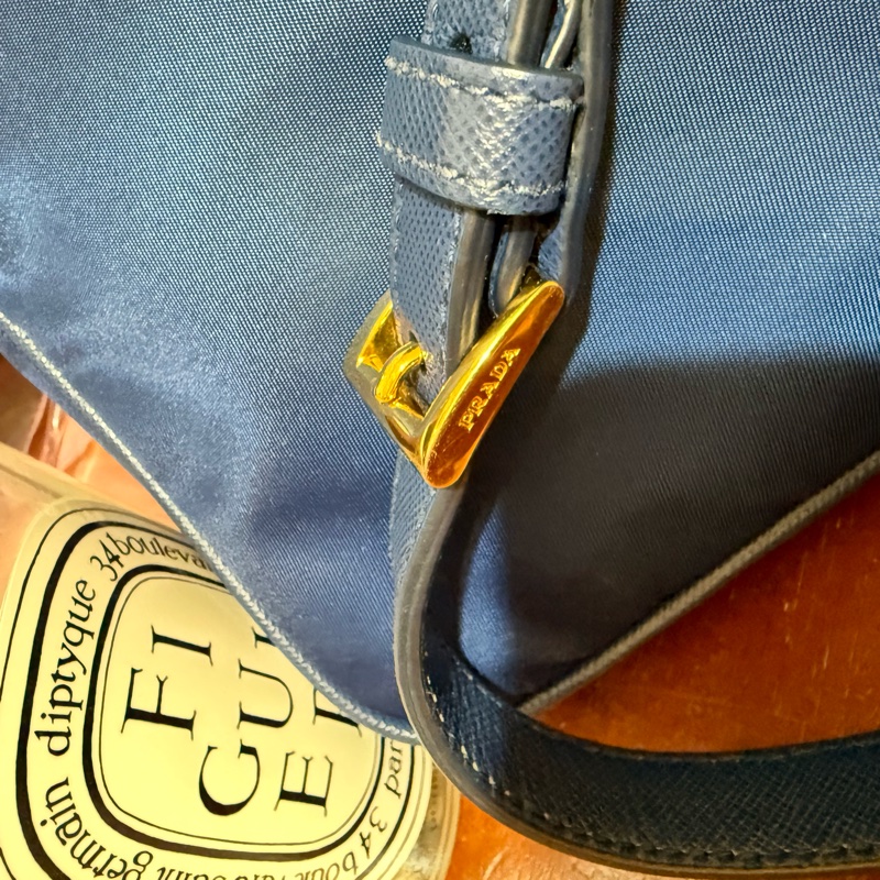 PRADA 經典側背包-21