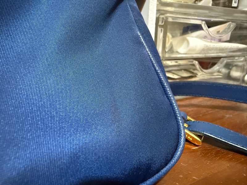 PRADA 經典側背包-12