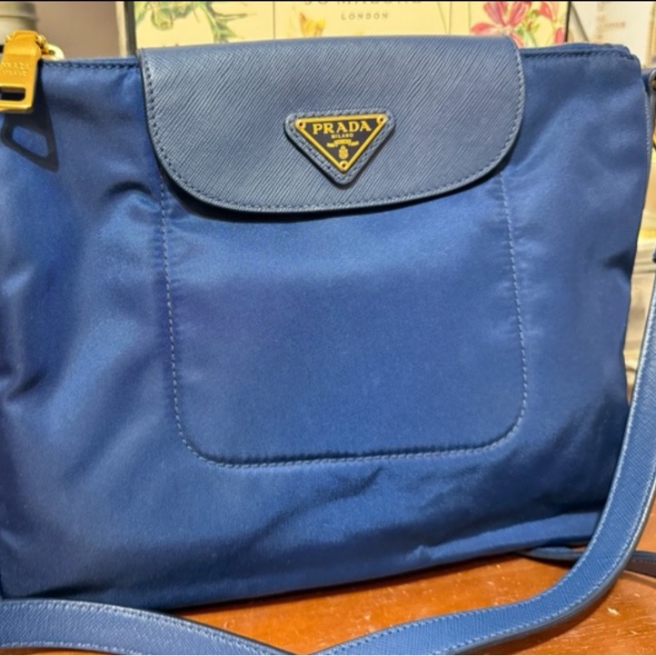 PRADA 經典側背包-9