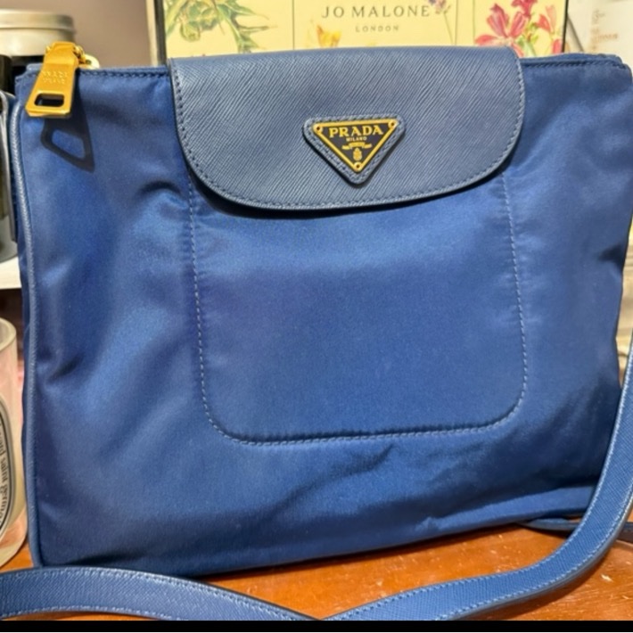 PRADA 經典側背包-8