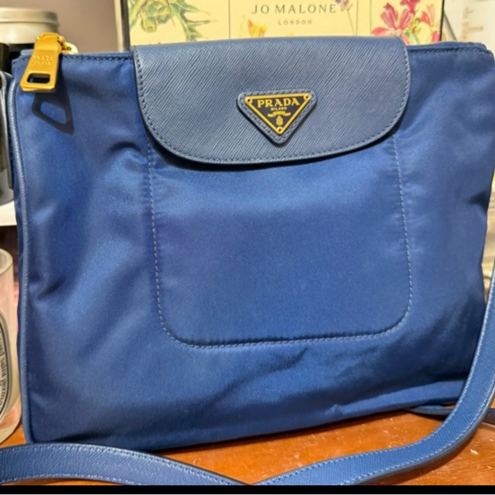 PRADA 經典側背包-9