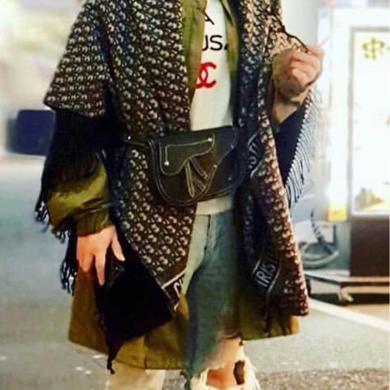 DIOR 新款 經典老花 LOGO超大條 客什米爾 披肩 蓋毯 閒置 近原價八萬多 割愛49800🤎🤎🤎-4