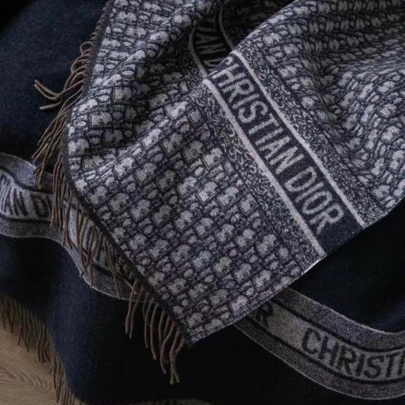 DIOR 新款 經典老花 LOGO超大條 客什米爾 披肩 蓋毯 閒置 近原價八萬多 割愛49800🤎🤎🤎-6