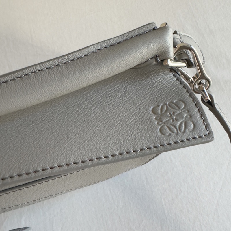 便宜賣LOEWE mini puzzle 皮革灰色拼圖包 肩背包 可拆式背帶-2